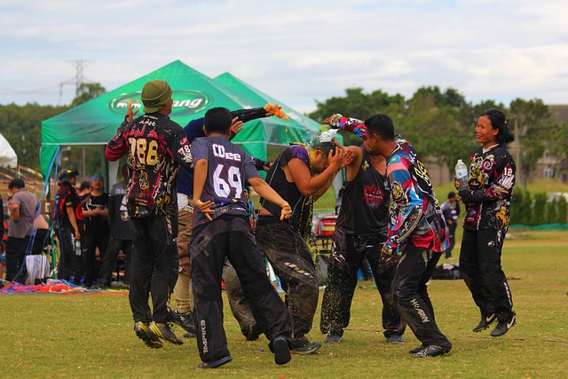 通过赛事举 通过赛事举